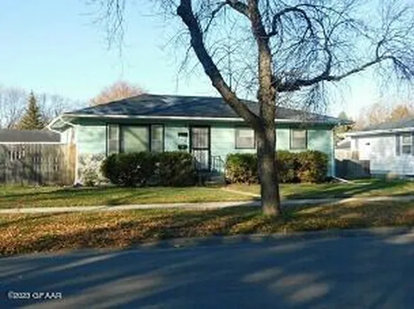536 7th Ave SE, East Grand Forks, MN 56721