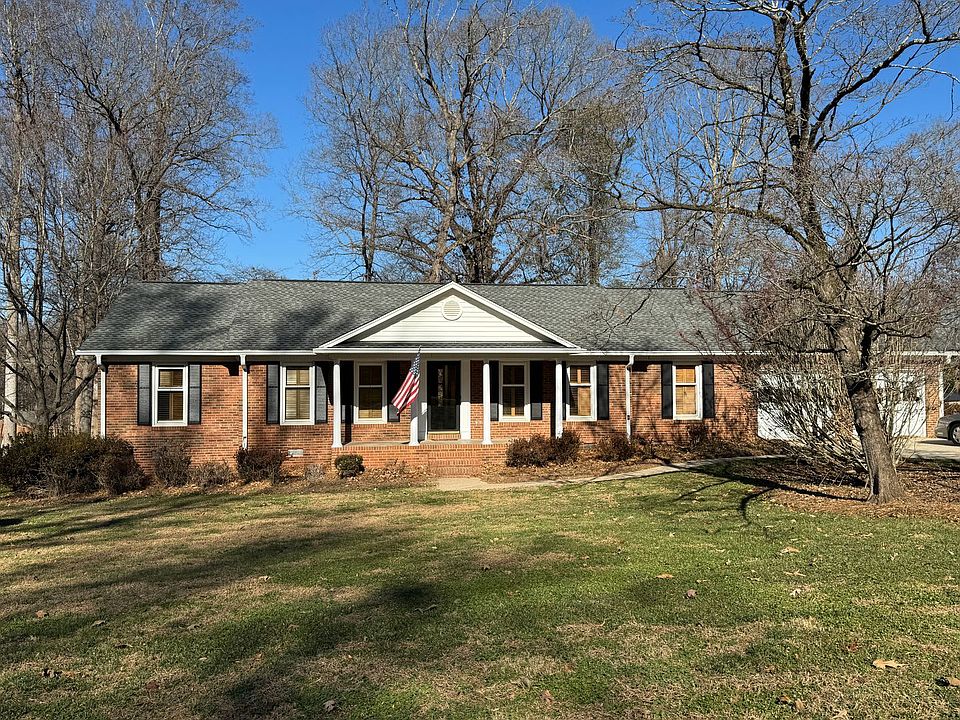 1st image of 307 Fallingbrook Dr