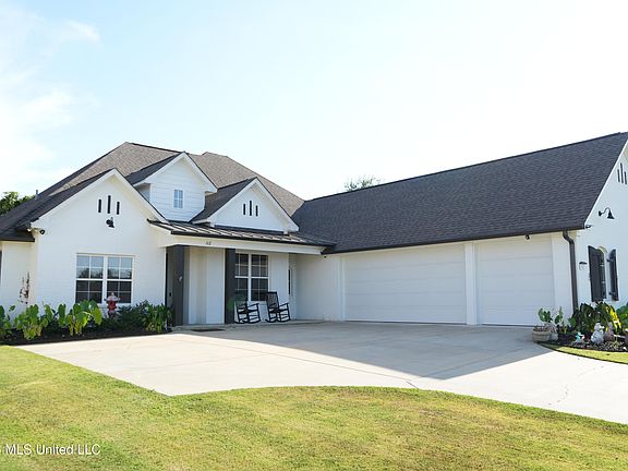 2nd image of 162 Coventry Ln