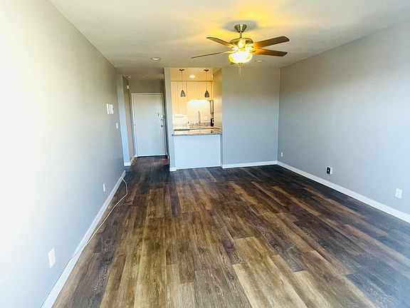 3rd image of 1645 Emerald St APT 2N