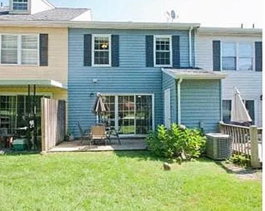 3rd image of 332 Barclay St