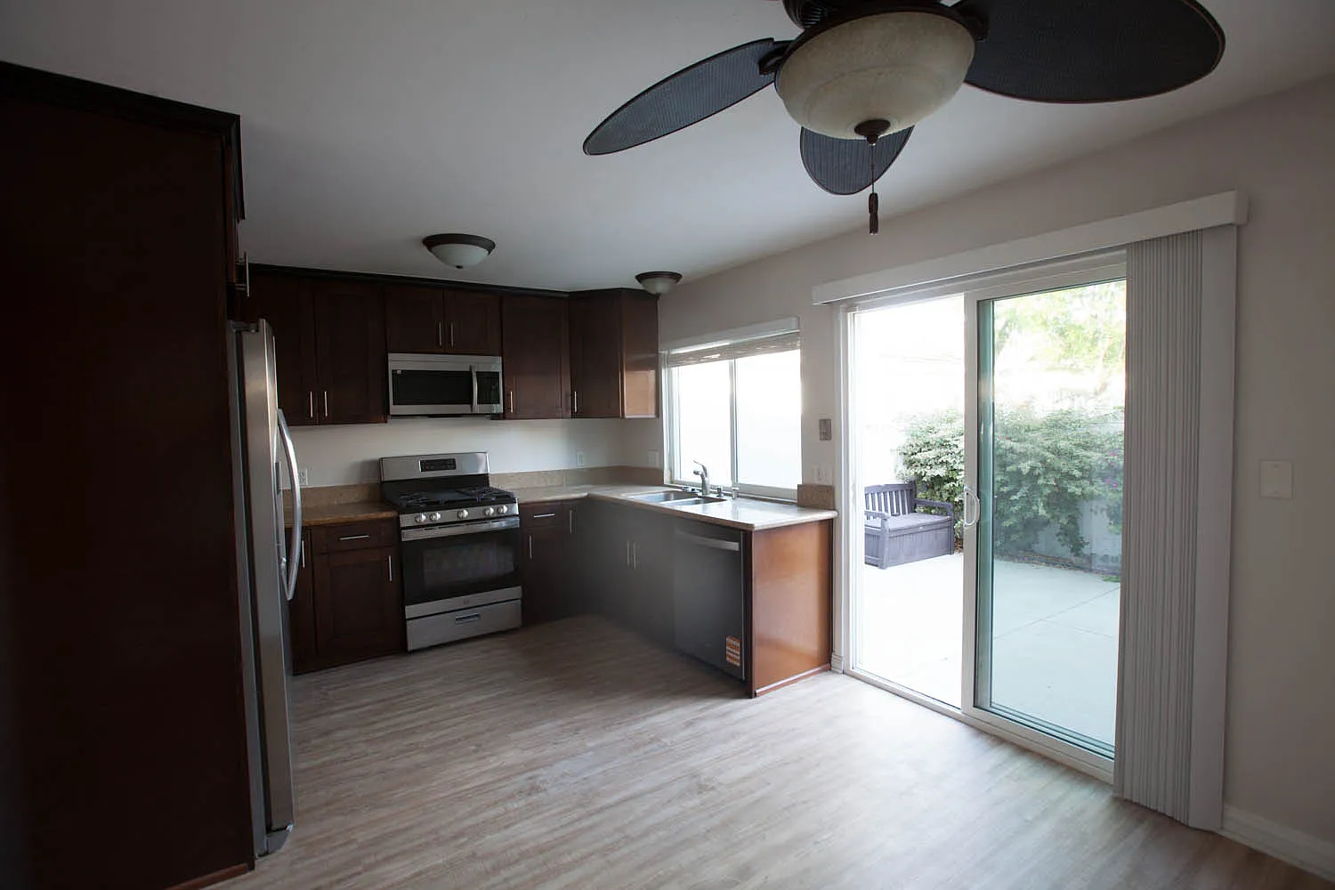 2 bed, 921 sqft, $3,200 — Photo 2