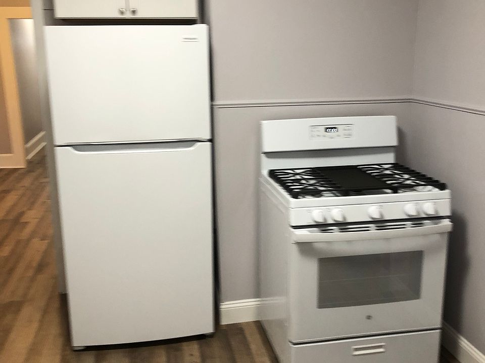 1st image of 154 E Hollis St Building 1