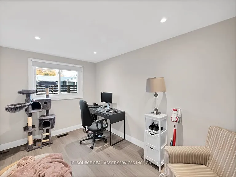 493 Queen Victoria Dr #B — Photo 20