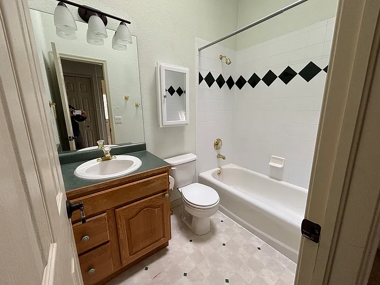 Upstairs hall bath