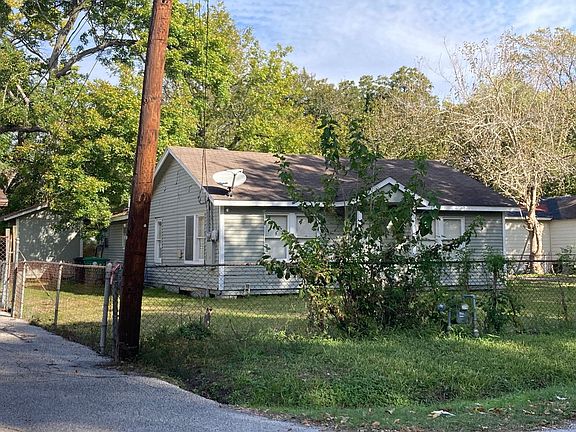 3rd image of 1717 Schilder Dr