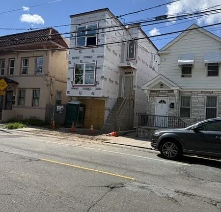 2nd image of 565 S 17Th St