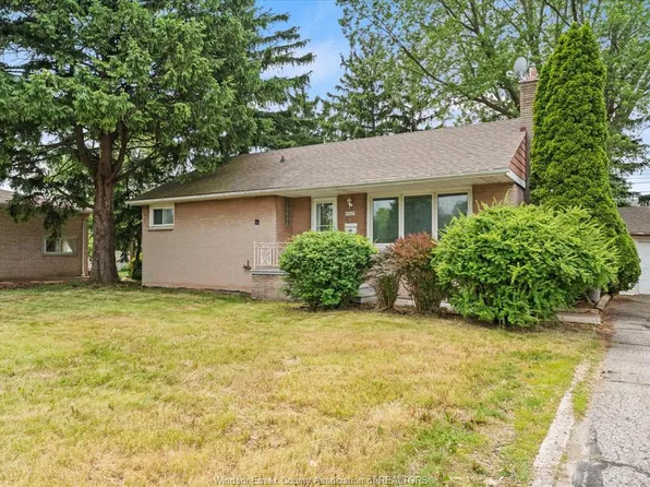 4065 Dougall Ave, Windsor, ON N9G 1X4