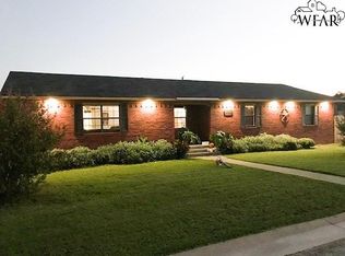 707 Weiss Dr, Seymour, TX 76380