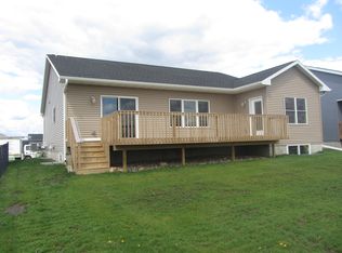 4302 Paddington Dr, Cedar Falls, IA 50613