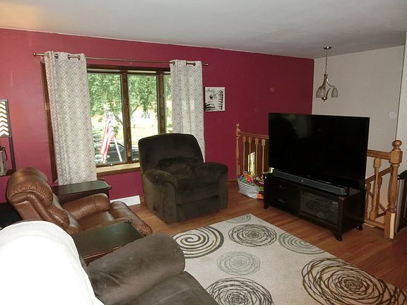 3rd image of 33 Arapaho Dr