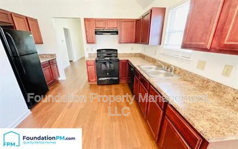 3 bed, 2.0 bath, 1330 sqft, $1,550 — Photo 4