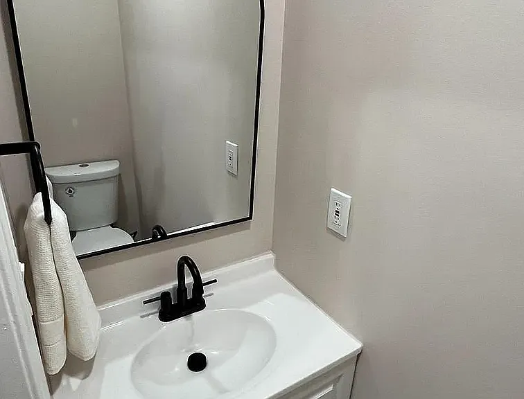 2317 E Fayette St — Photo 14
