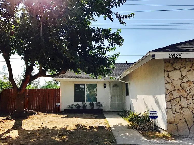 2625 Baltic Ave — Photo 2