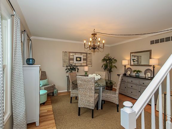 5th image of 2825 Garden Dr
