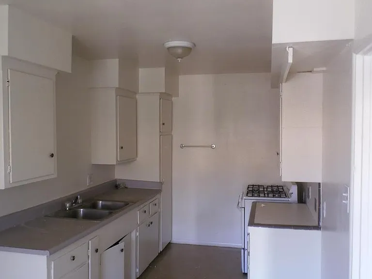 1145 N Mayfair Ave #F — Photo 15