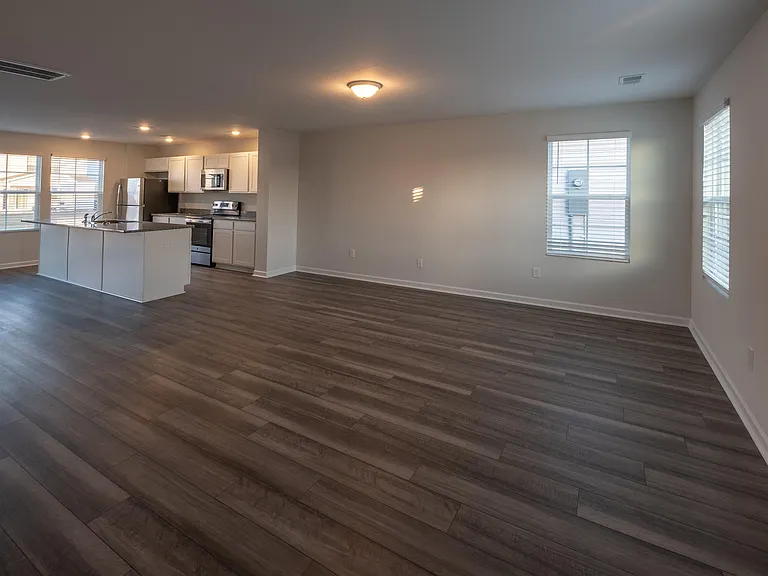 3024 Hallsdale Dr — Photo 3