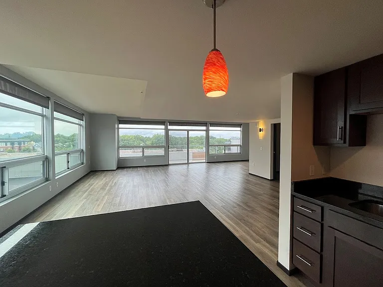 Galaxie High Rise Apartments — Photo 45