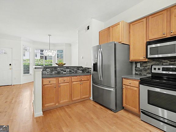 4th image of 375 Highland Ave NE Unit 404