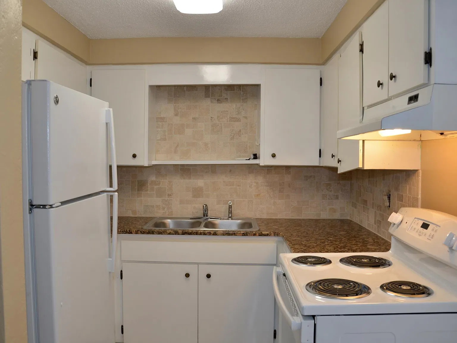 2 bed, 1.5 bath, 960 sqft, $1,500 — Photo 2