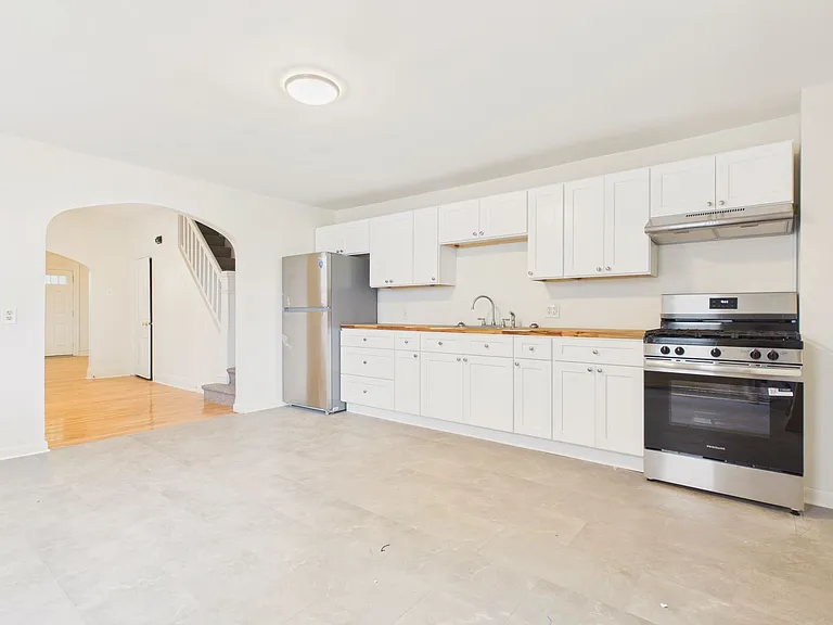 348 S 2nd St — Photo 4