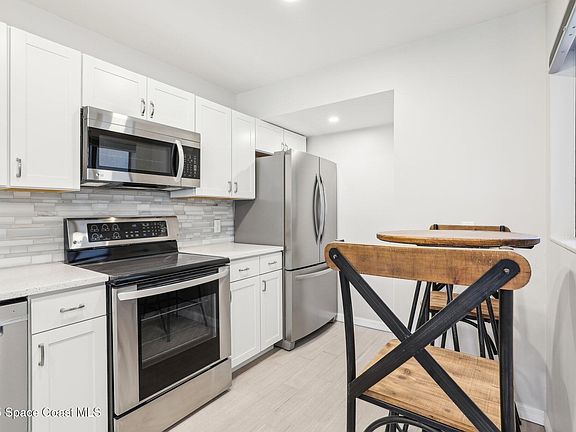 3rd image of 1063 Country Club Dr #613