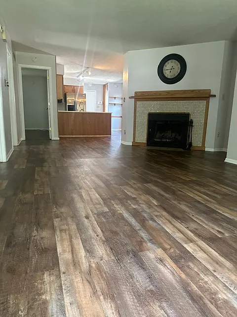 2 bed, 2101 sqft, $2,000 — Photo 3