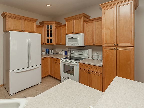 3rd image of 1815 NW Elm Ln