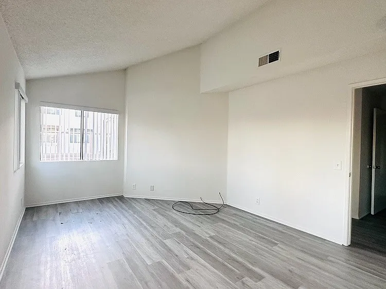 Lido Apartments - 101-197 N Ridgeway — Photo 13