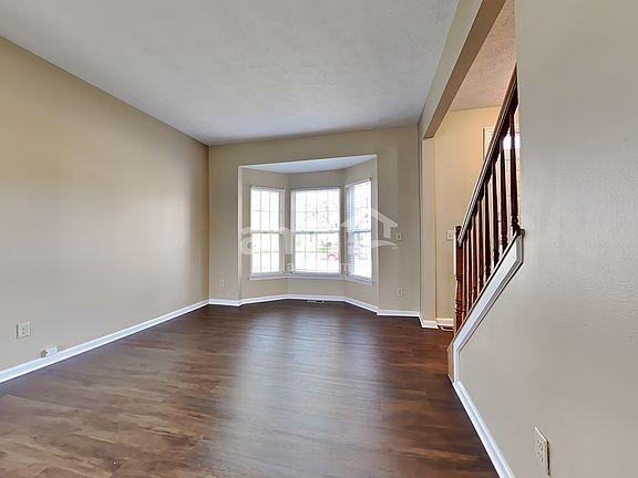 5th image of 810 Arlington Ave