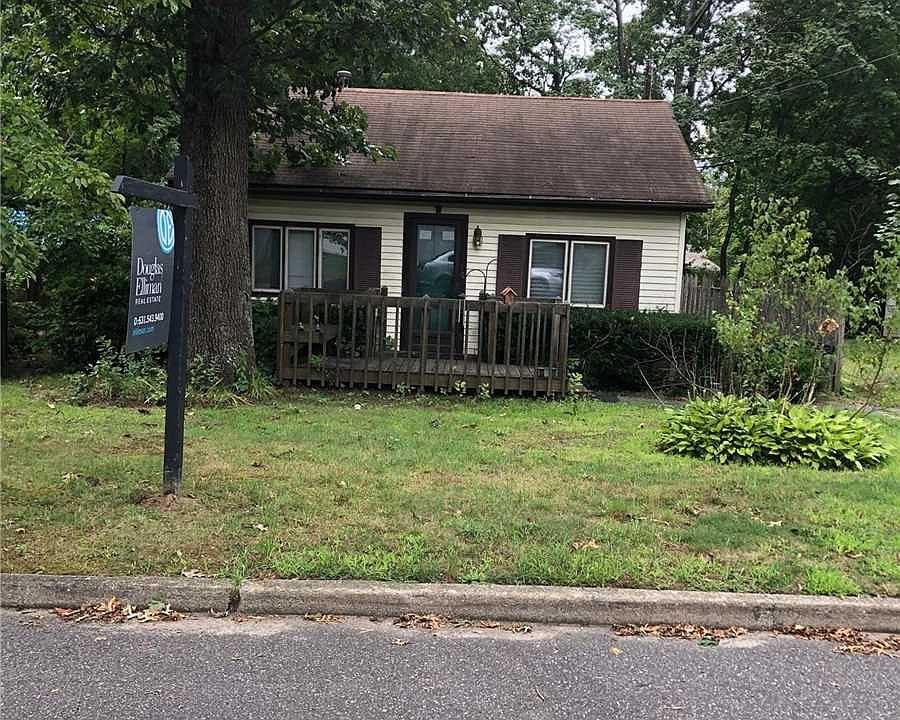 2nd image of 36 Saint James Pkwy