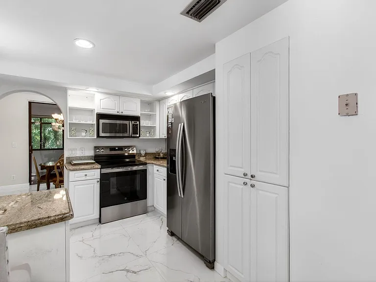 7865 La Mirada Dr — Photo 20