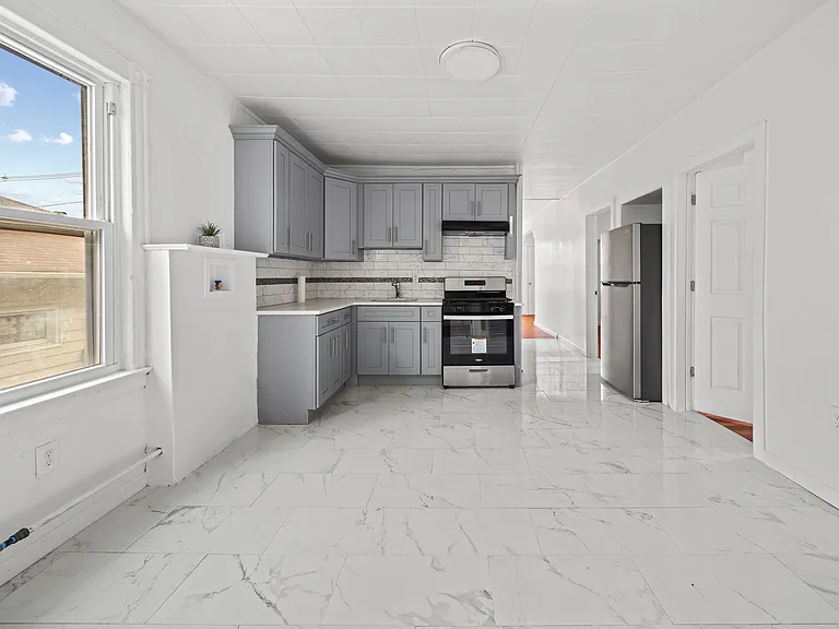 334-336 Redwood Ave #1 — Photo 4