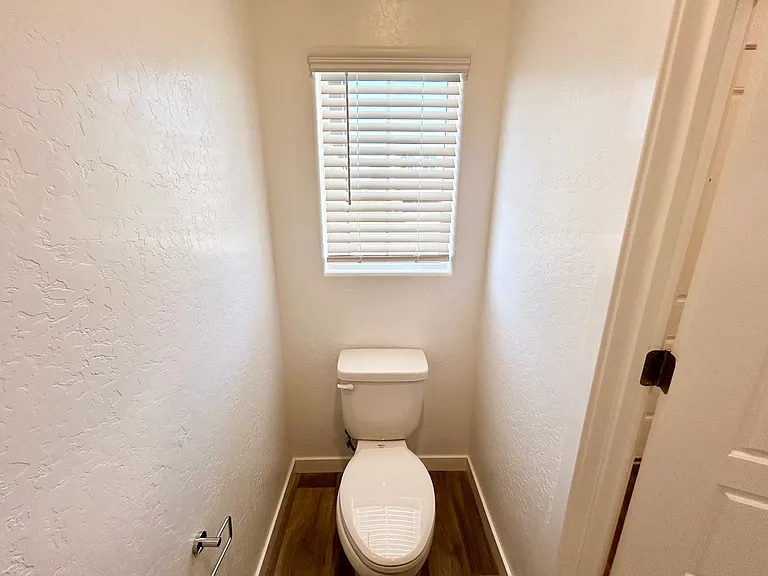 4480 Bellaire Ave — Photo 6