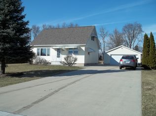 1315 E Shaulis Rd, Waterloo, IA 50701