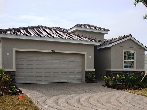 2nd image of 2933 Esmeralda Dr
