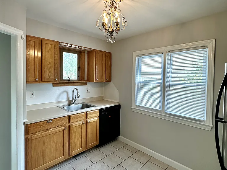 1164 Eaton Rd — Photo 9