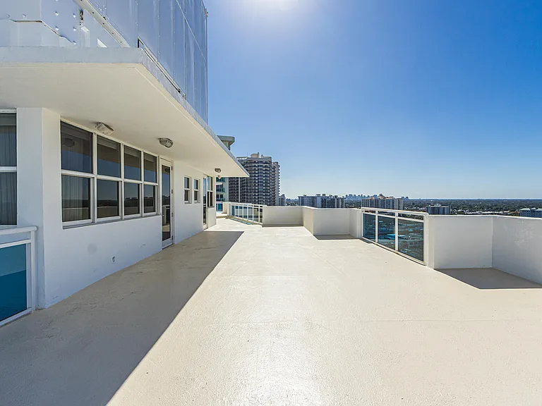 3430 Galt Ocean Dr #1 — Photo 38