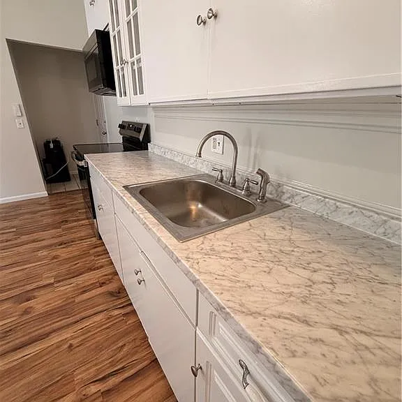 71 Hamlet Ave #1R — Photo 6