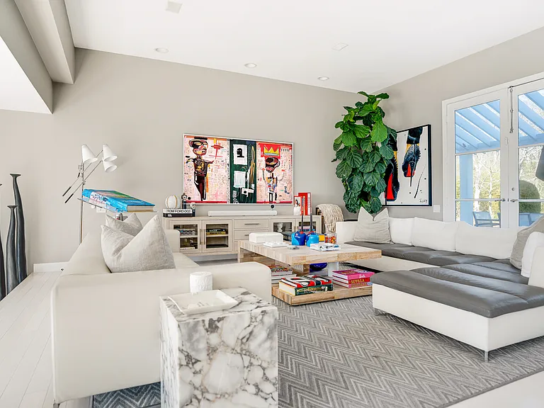 35 Edgemere Dr — Photo 2