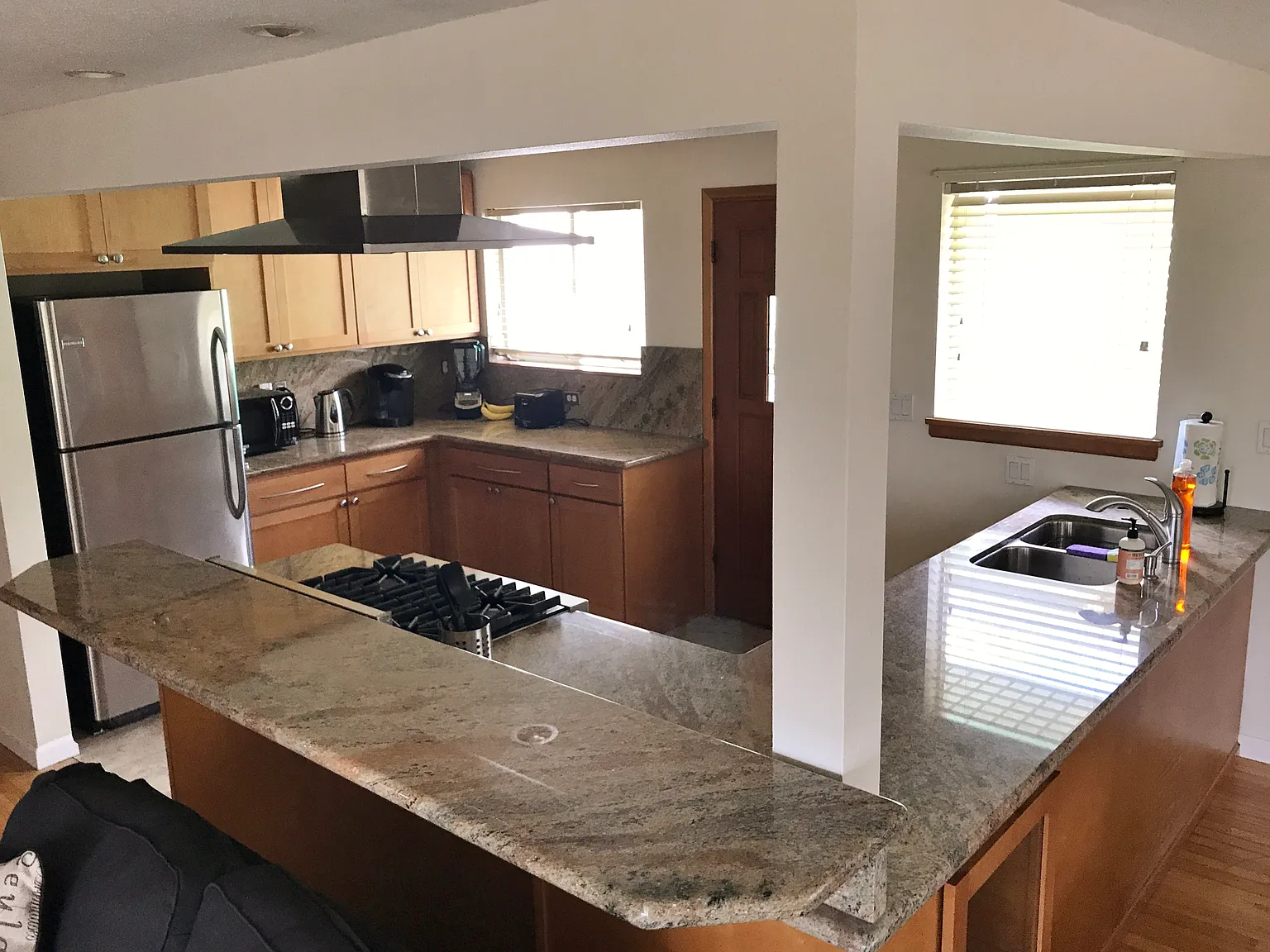 4 bed, 2340 sqft, $4,900 — Photo 1