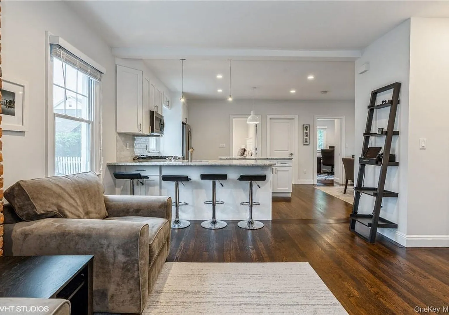 2 bed, 1.0 bath, 1035 sqft, $4,100 — Photo 4