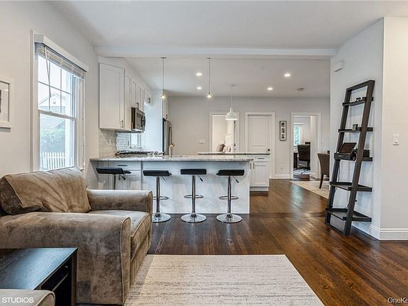 4th image of 338 Palmervenue #A