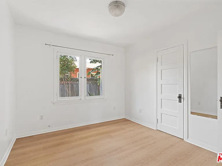 1827 Delaware Ave — Photo 8