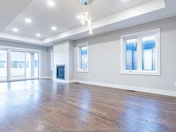 9th image of 38 Bordeaux Pl