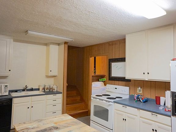 5th image of 3914 Hilltop Dr