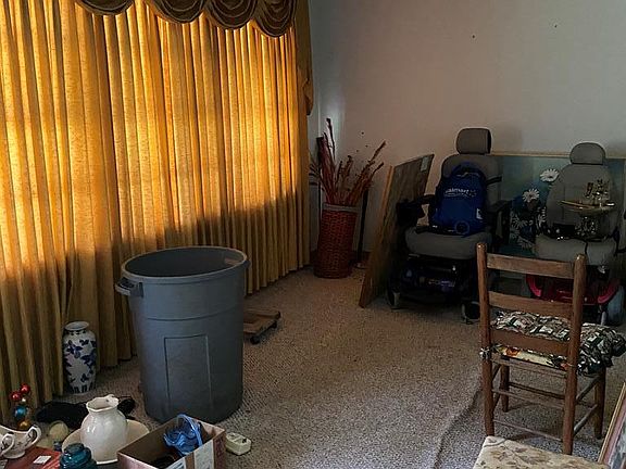 4th image of 1303 Montezuma Ave