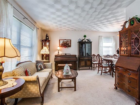 3rd image of 1325 Charleston Dr
