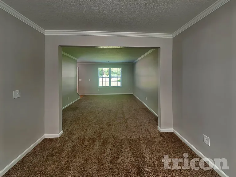 711 Archers Ln — Photo 4