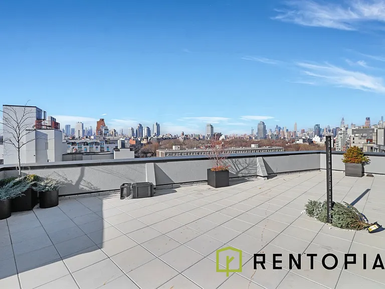 411 Meeker Ave #306D — Photo 10